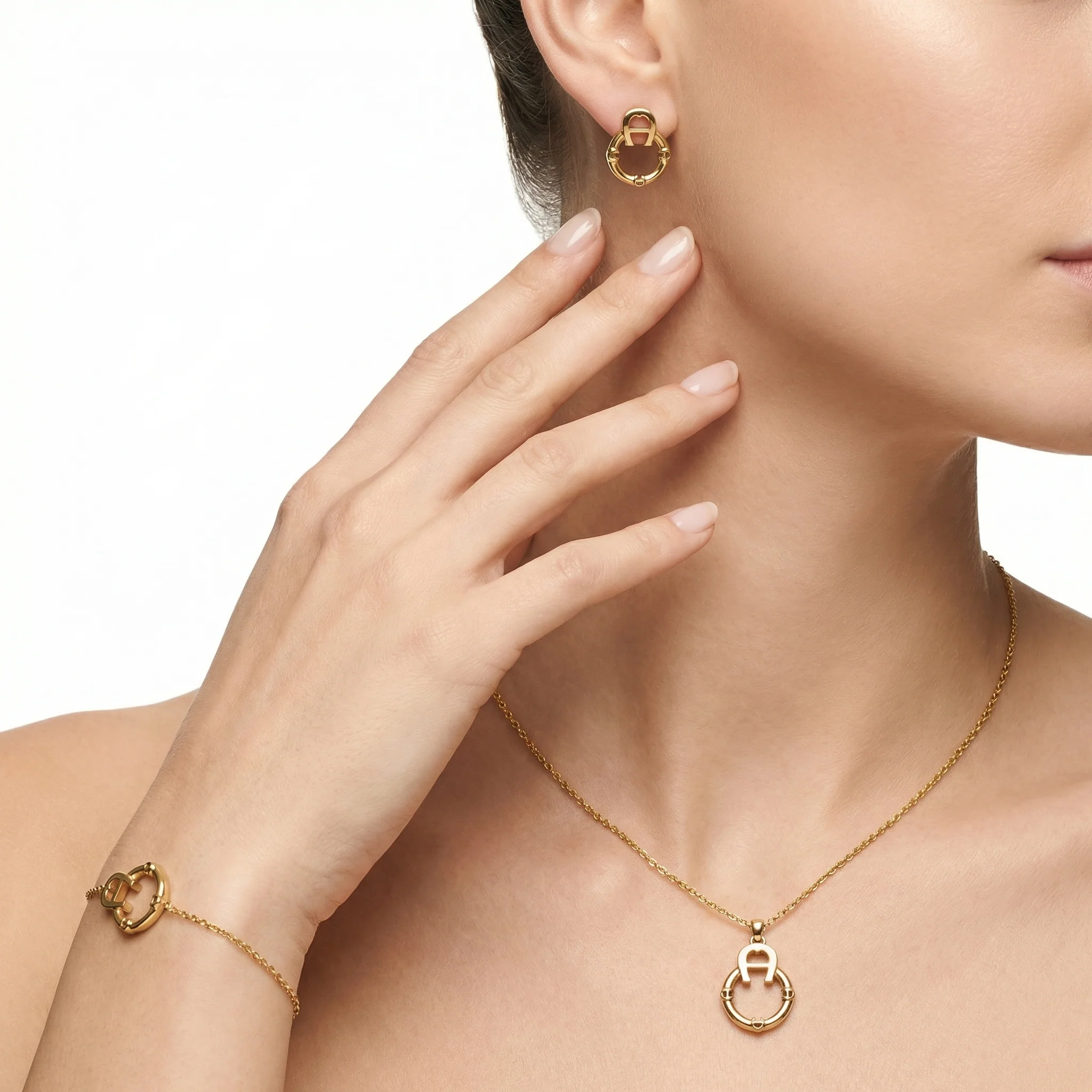 Women Nicoletta Golden Jewelry Set