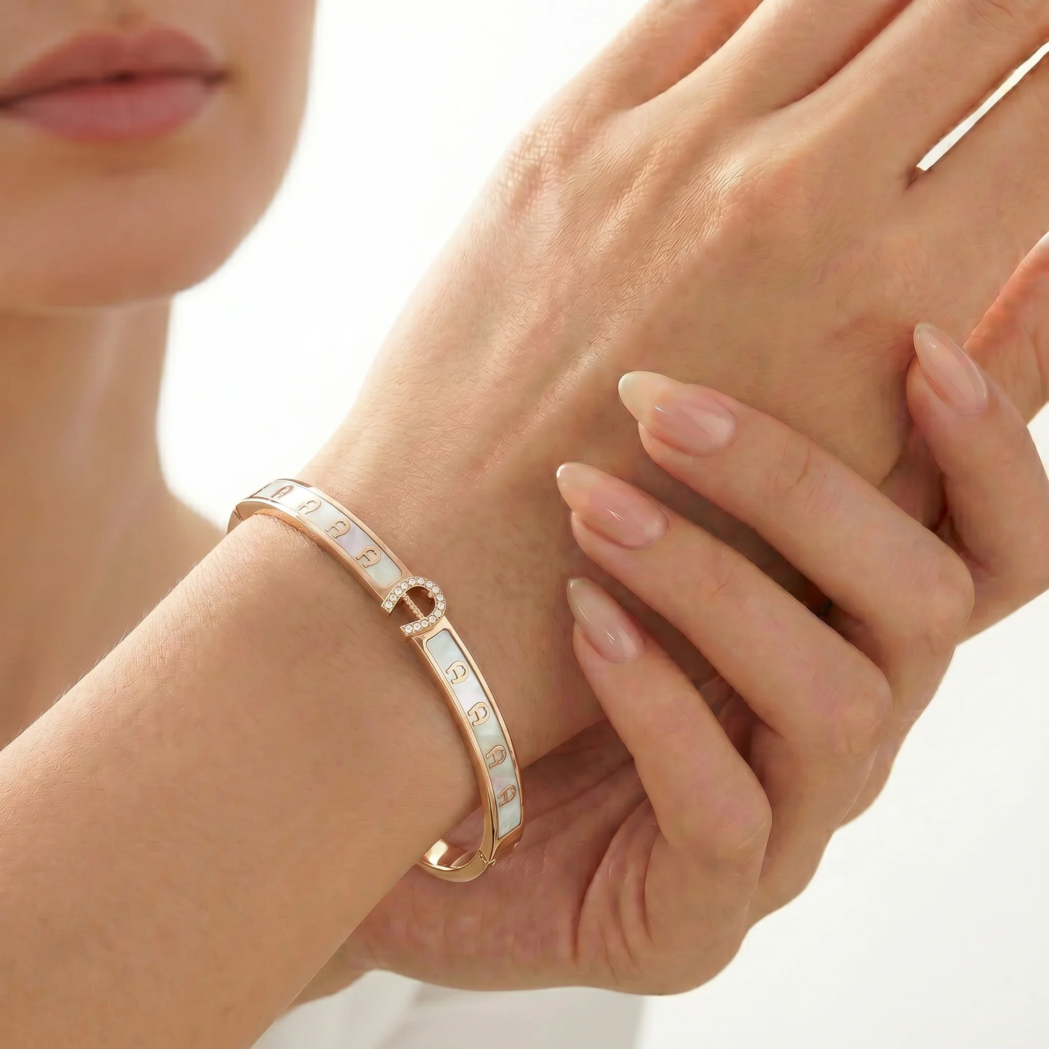 Women Zora Rose Gold Bangle