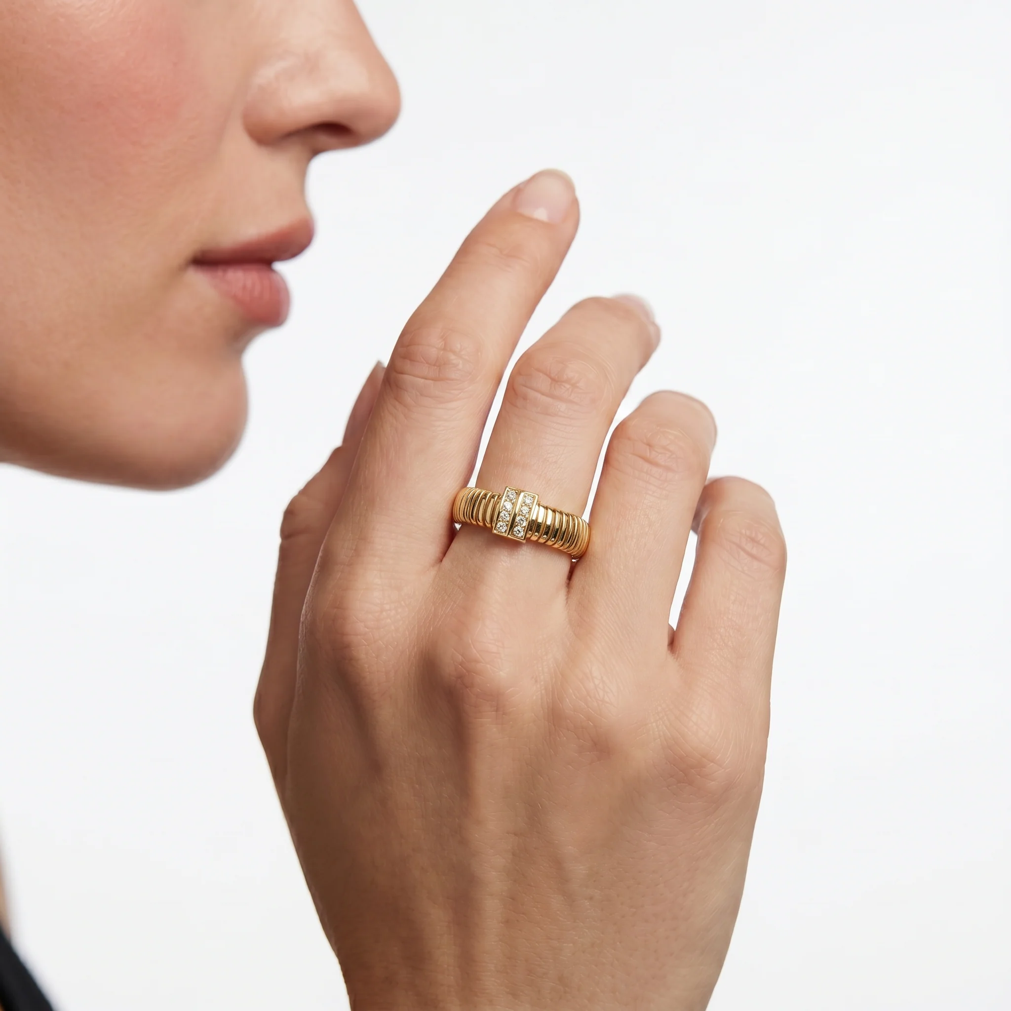Women Onda Gold Ring