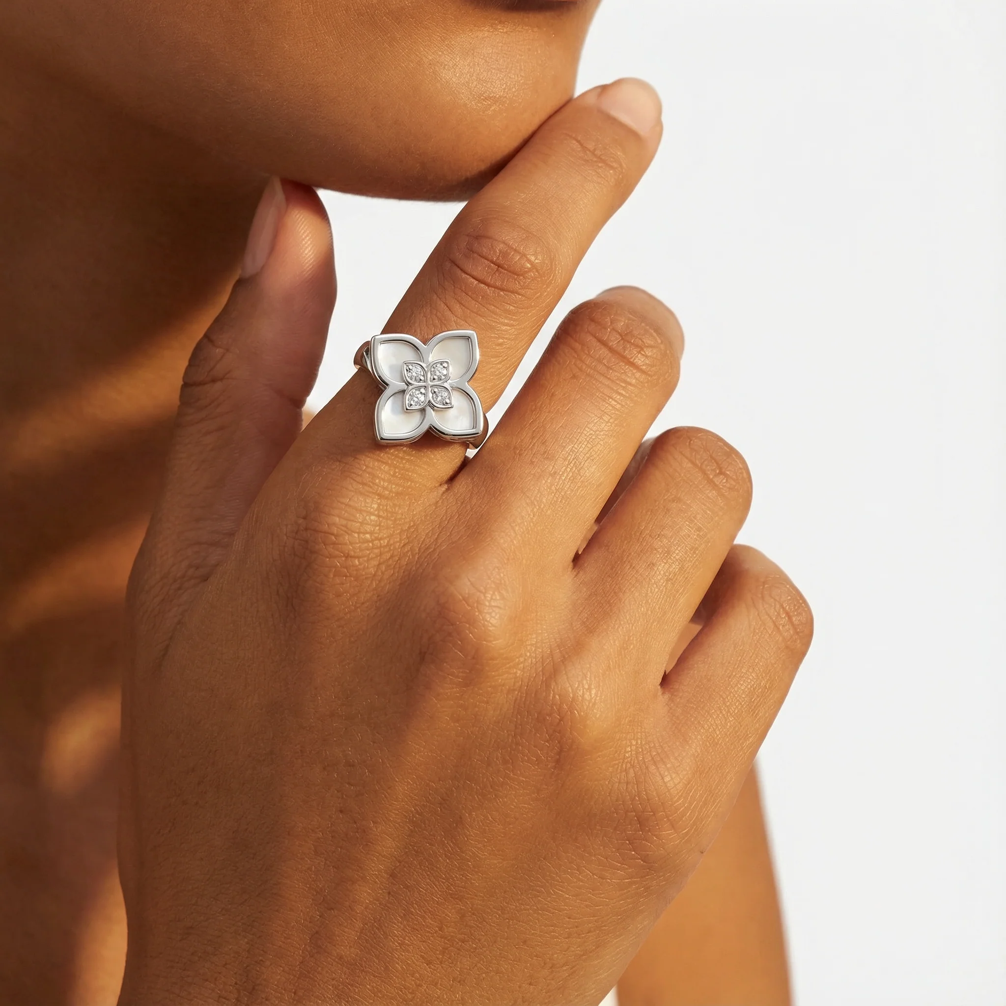 Women Nua Ring